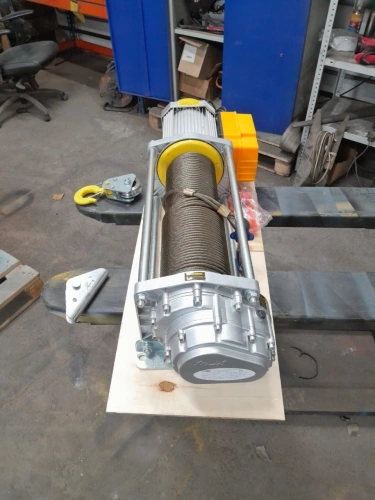 Лебедка электрическая 1250кг 100м с канатом 220В алюминиевый корпус TOR KCD(А) по ценам производителя в Казани с доставкой по всей России