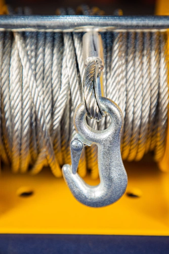 Лебедка ручная барабанная с тросом  500кг   40м с храповым механизмом TOR JHW по ценам производителя в Казани с доставкой по всей России