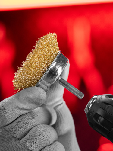 Щетка для дрели, 65 мм, "чашка" со шпилькой, латунированная витая проволока Matrix по ценам производителя в Казани с доставкой по всей России