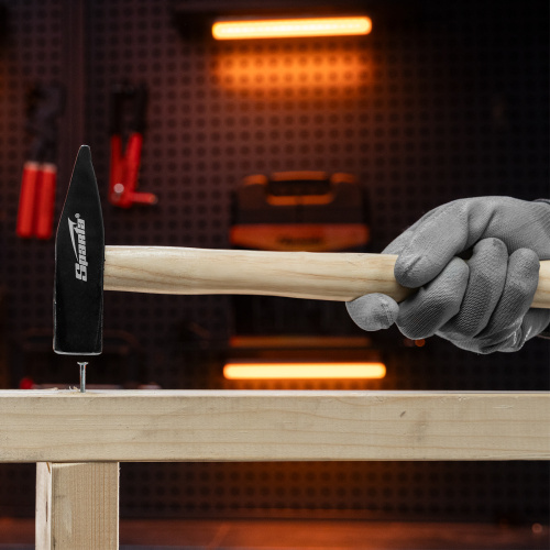 Молоток слесарный, 600 г, квадратный боек, деревянная рукоятка Sparta купить в Москве с доставкой по всей России | ProtosMarket.ru