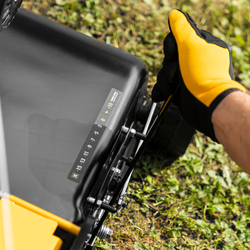 Скарификатор-аэратор бензиновый SAG-400, 212 см3, -15/+10 мм, 40 см Denzel по ценам производителя в Казани с доставкой по всей России