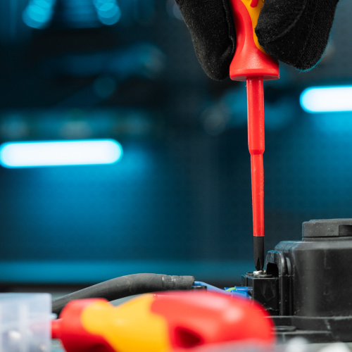 Набор отверток диэлектрических до 1000 В, 8 шт, тестер, CrMo, двухкомпонентные рукоятки Gross купить в Москве с доставкой по всей России | ProtosMarket.ru