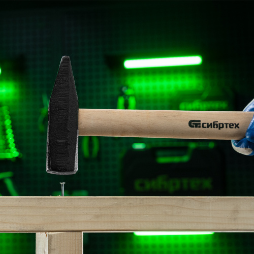 Молоток слесарный 1000 г, квадратный боек, деревянная рукоятка Сибртех купить в Москве с доставкой по всей России | ProtosMarket.ru