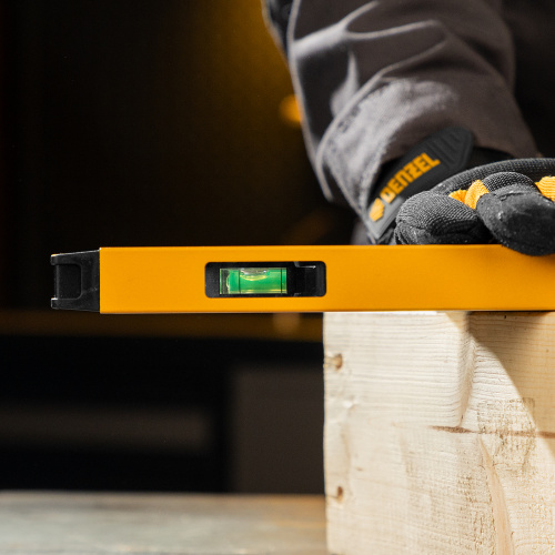 Уровень алюминиевый, магнит., фрезерованный, 3 глазка (1 зеркал.) 0,5 мм/м, 400 мм Denzel по ценам производителя в Казани с доставкой по всей России